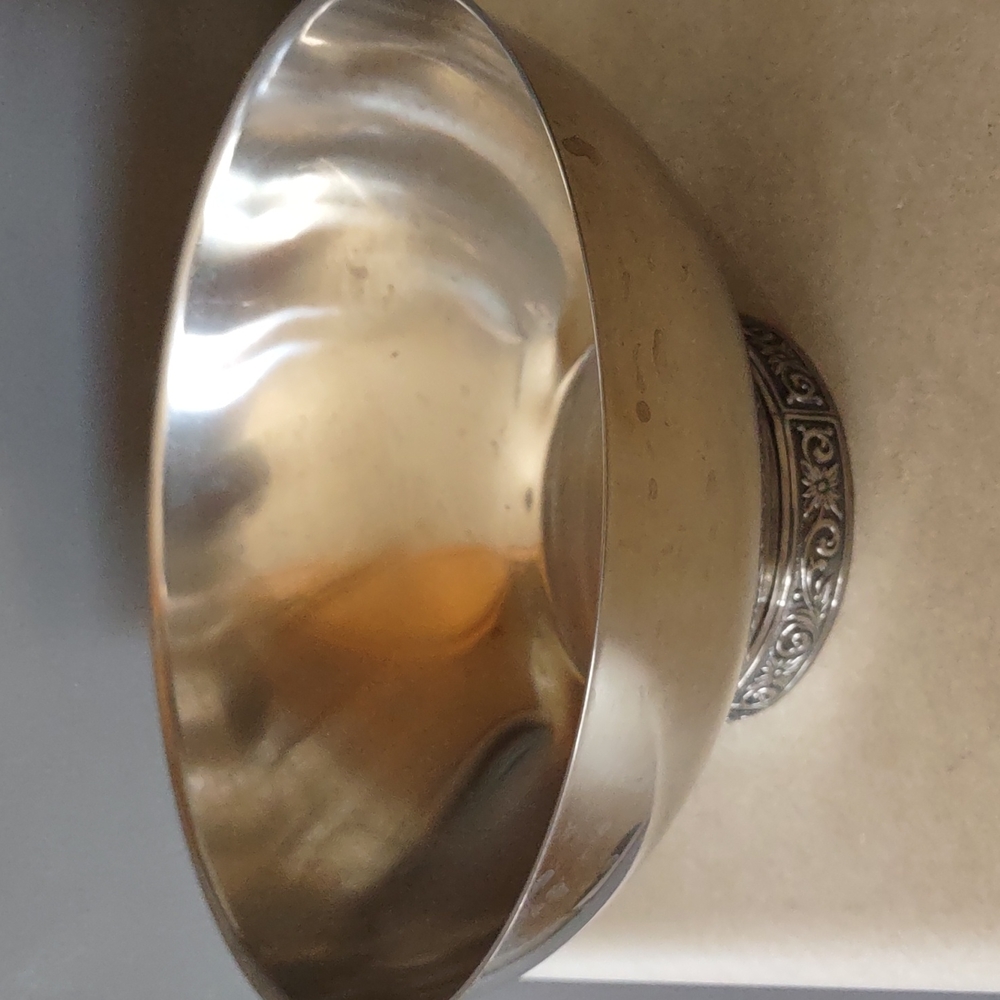 International Decorators 18-8 Stainless Steel Pedestal Bowl